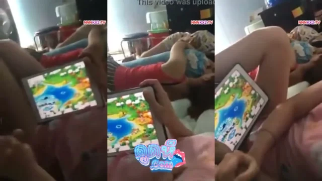 นักเรียนกล้าบ้าแอบชักว่าวเพื่อนชายตอนเพื่อนหลับ คลานเข้าไปเร้าความเสียวจนแข็งปั๋